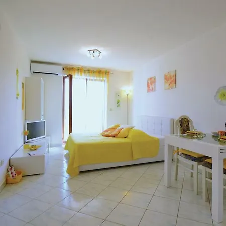 Διαμέρισμα Rosana *
